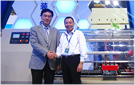 中國工程院院士、華中科技大學黨委書記邵新宇親臨展覽現(xiàn)場指導